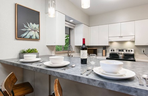 Old Town Condo | Peterson Flats - Downtown Group Retreat