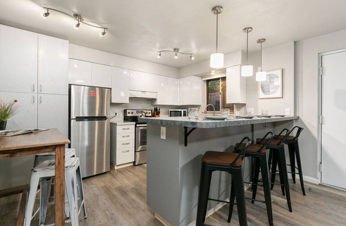Old Town Condo | Peterson Flats - Downtown Group Retreat