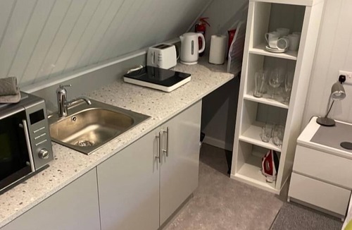 St Leonards Bed & Breakfast | Petherton Cottage Studios