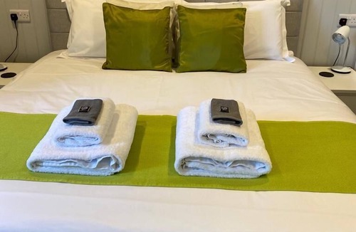 St Leonards Bed & Breakfast | Petherton Cottage Studios