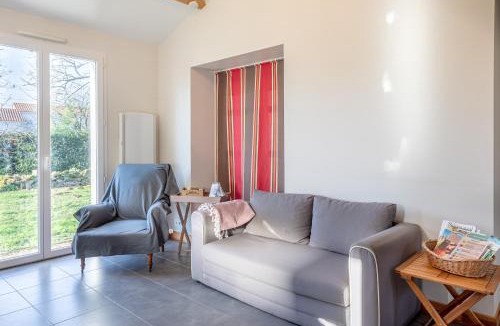 Saint-Georges-de-Pointindoux House | Petite maison à la campagne