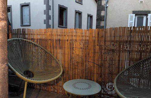 Les Martres-de-Veyre Apartment | Petit Appartement Douillet