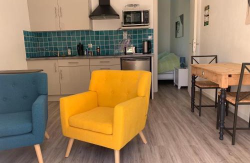 Barjac Apartment | Petit appartement centre Barjac chez Art & Hasards