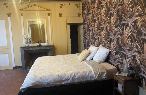 Saint-Cyr-en-Pail Other | Petit château