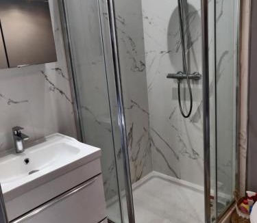 Lumbin Ski Chalet | Petit chalet avec piscine privée