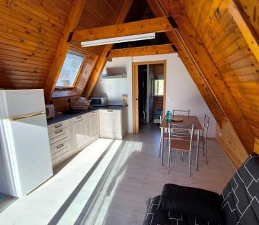 Oust Ski Chalet | Petit chalet avec terrasse