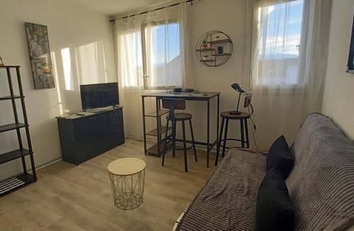 Tarbes Apartment | Petit Cocon Tarbais -wifi-parking