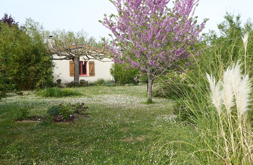 Montadet House | Petit Coin de Paradis Pour 2 Personnes. Meublé 3 Étoiles. Chiens Acceptés