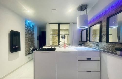 Saint-Alban-de-Roche Apartment | Petit Coin Damour de Pierre Chaleureuse