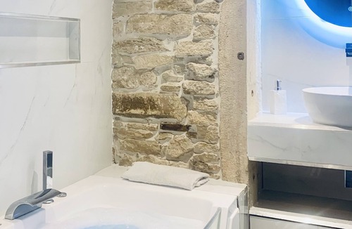 Saint-Alban-de-Roche Apartment | Petit Coin Damour de Pierre Chaleureuse