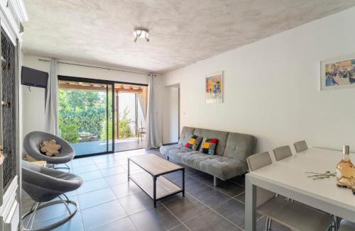 Camaret-sur-Aigues House | Petit gîte de Tante Berthe