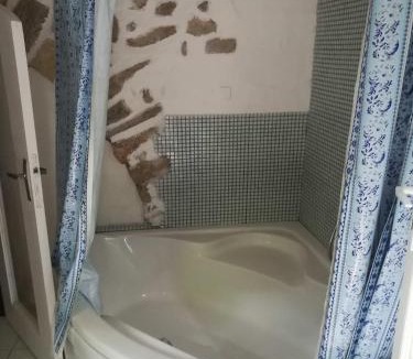 Albas House | Petit gite rustique et économique