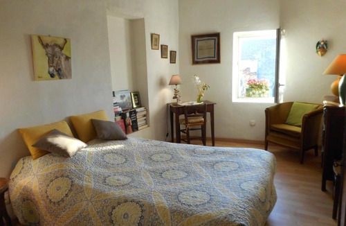 Roquemaure Bed & Breakfast | Petit Grenier Douillet De Cathie