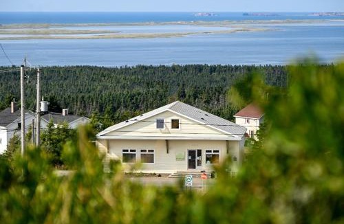 L'Ile-du-Havre-Aubert Hotel | Petit hôtel de la Montagne