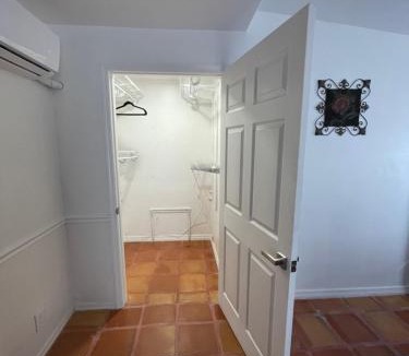 Ives Estates Apartment | Petit houze