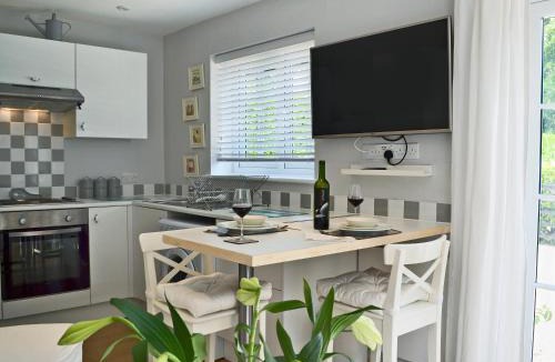 Cuckfield House | Petit Knowle