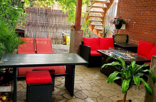 Granby Apartment | Petit loft avec immense jacuzzi et terrasse exotique