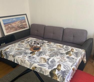 Lussan Apartment | Petit logement confortable dans le Gers