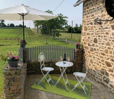 Saint-Aubin-Fosse-Louvain House | Petit Maison
