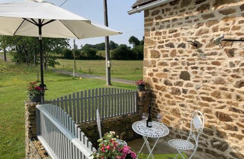 Saint-Aubin-Fosse-Louvain House | Petit Maison