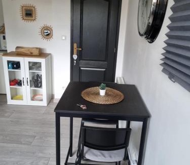 Moulineaux Apartment | Petit maison villageoise