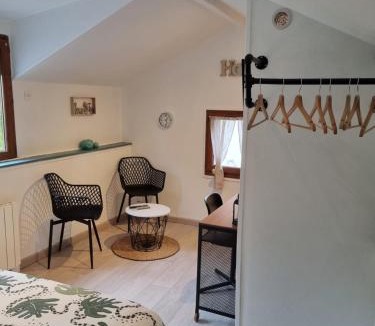 Moulineaux Apartment | Petit maison villageoise