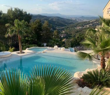 Torrelles de Llobregat Hotel | Petit Mirador