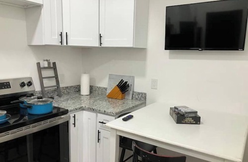 Somersworth Apartment | Petit & Modern w/Parking ~ Wine