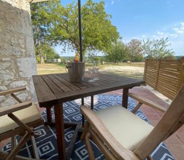 Eymet Apartment | Petit Rousset Gite Noyer