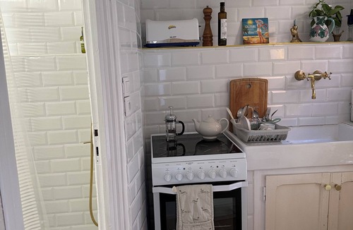 Collioure Apartment | Petit & rustic - 2 minutes to the sea for morning swim