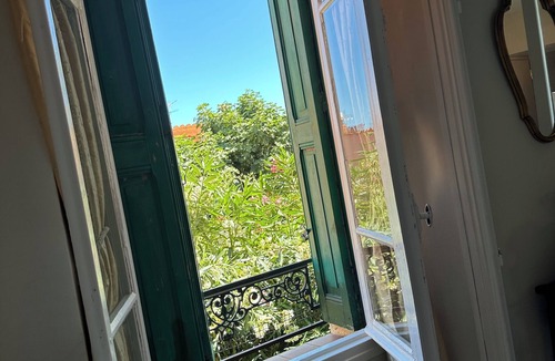 Collioure Apartment | Petit & rustic - 2 minutes to the sea for morning swim