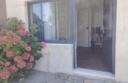 Pornic Apartment | PETIT STUDIO DAnS UN JARDIN