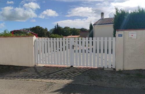 Pornic Apartment | PETIT STUDIO DAnS UN JARDIN