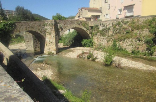 Lodeve Apartment | petit studio