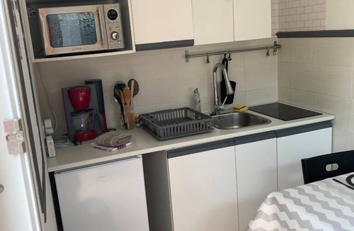 Le Breuil Apartment | Petit studio wet room