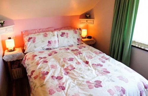 Melplash Apartment | Petite Bella