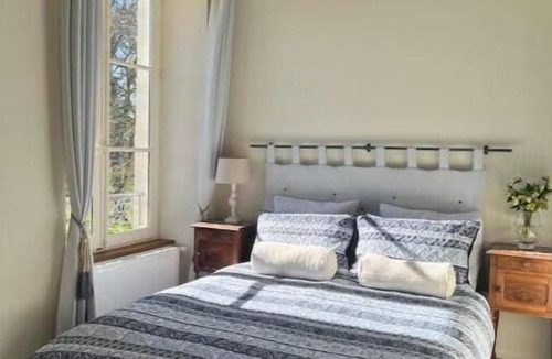 Lureuil Bed & Breakfast | Petite Chambre – Charming Château Room with Garden Views