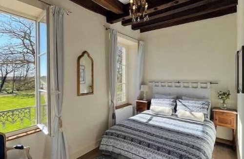 Lureuil Bed & Breakfast | Petite Chambre – Charming Château Room with Garden Views