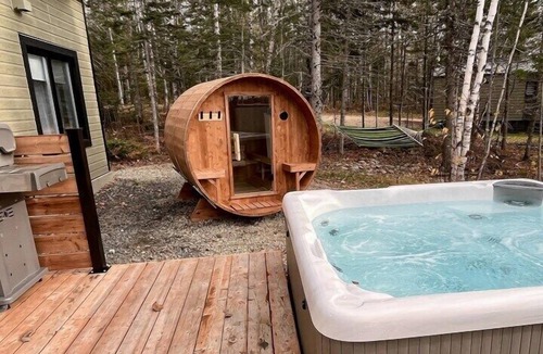 Baie-St-Paul Ski Chalet | Petite Charlevoix 2: Summer Hot Tub, Sauna & Views
