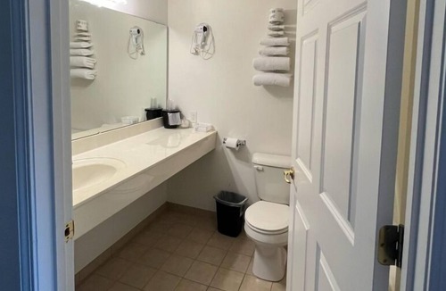 Renault Bed & Breakfast | Petite Double Queen Suite with Free Breakfast!