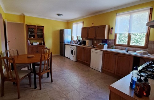 Saint-Pierre-de-Juillers Villa | Petite Hirondelles with pool