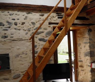 Valcabere Ski Chalet | Petite grange cosy avec poêle à bois et jardin clôturé
