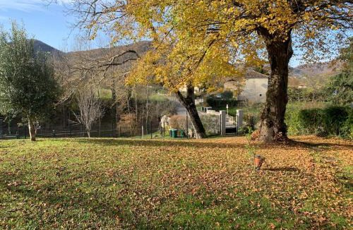 Valcabere Ski Chalet | Petite grange cosy avec poêle à bois et jardin clôturé