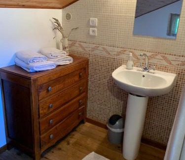 Valcabere Ski Chalet | Petite grange cosy avec poêle à bois et jardin clôturé
