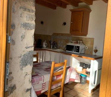 Valcabere Ski Chalet | Petite grange cosy avec poêle à bois et jardin clôturé