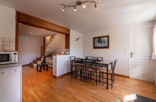 Rochefort-en-Terre House | Petite house 'Les Sapins' with shared pool, terrace and Wi-Fi
