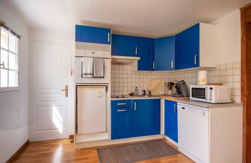 Rochefort-en-Terre House | Petite house 'Les Sapins' with shared pool, terrace and Wi-Fi
