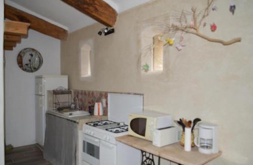 Saint-Etienne-les-Orgues Apartment | petite maison d'artiste dans un village provencal