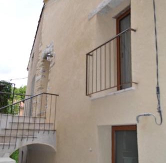 Saint-Etienne-les-Orgues Apartment | petite maison d'artiste dans un village provencal