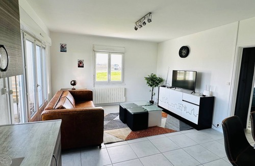 Cosne-Cours-sur-Loire House | Petite Maison sur Aérodrome